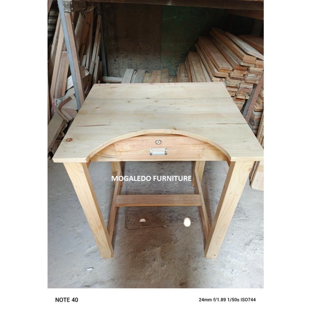 MEJA BELAJAR PAKAI LACI UK. 70x60x80CM Warna Natural