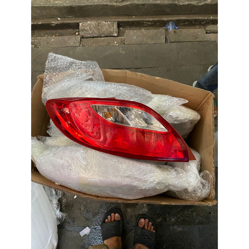 stoplamp lampu belakang mazda2