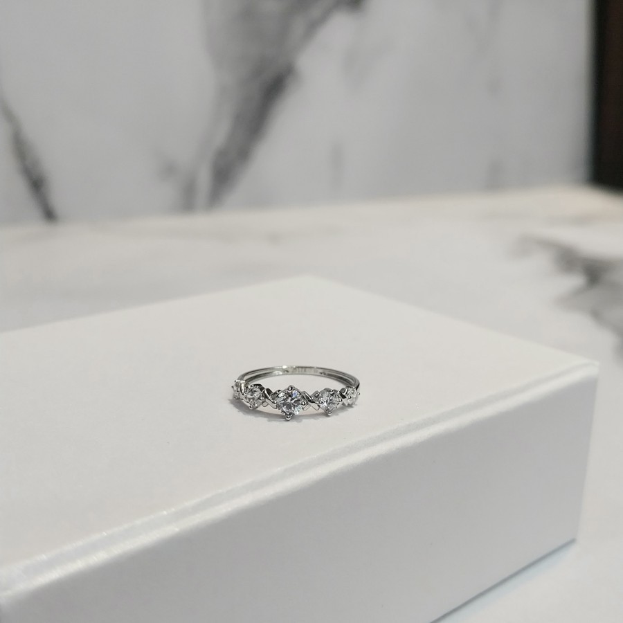 Cincin Emas Putih Zirzon 1.29 Gram 17K 750 Size 11 (CH260)