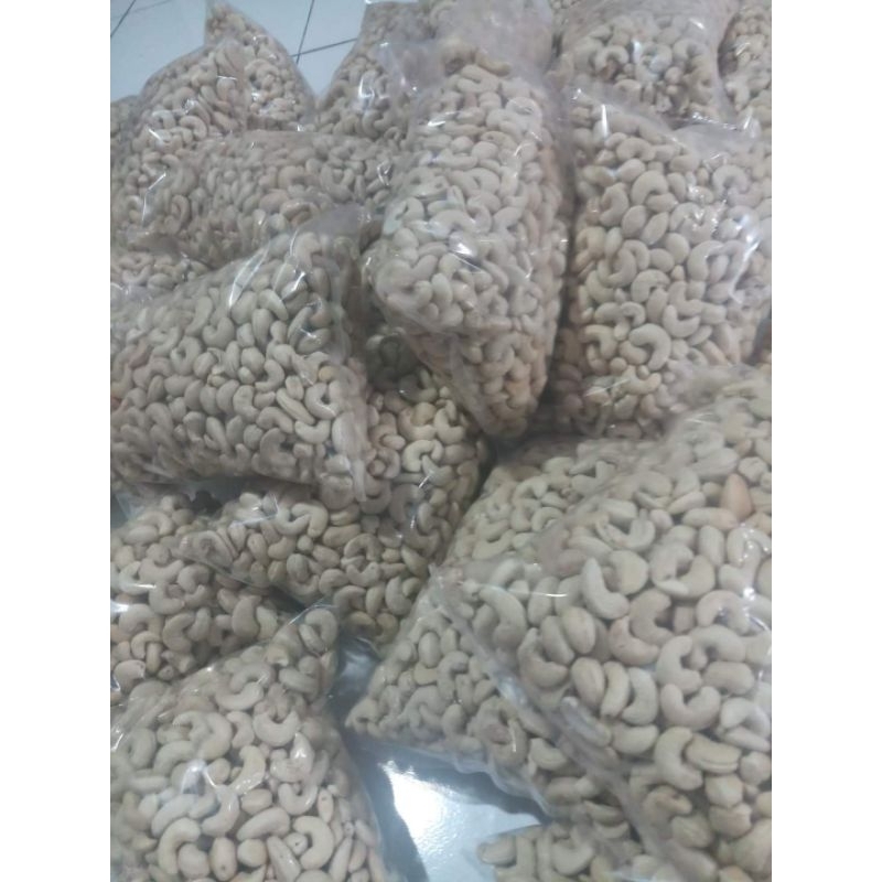 

kacang mete mentah super/cashew nut