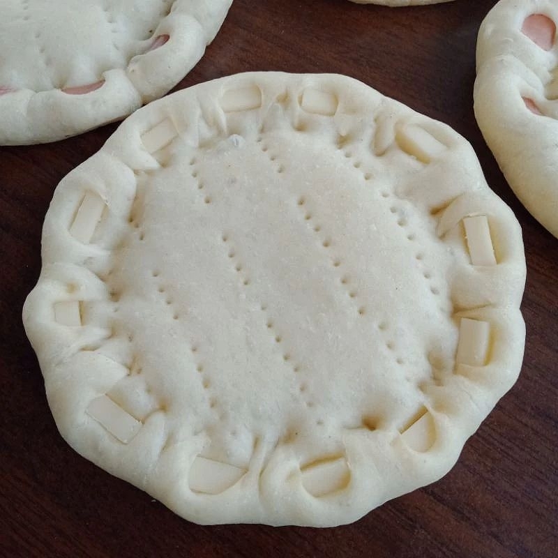 

(20 cm) Base Pizza Keju Sosis/ Roti Pizza Keju Sosis d 20 cm