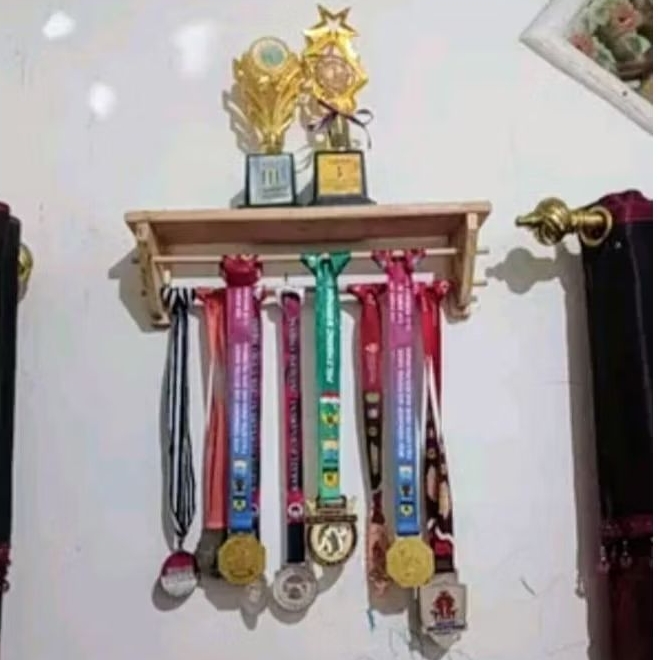 Rak Pajangan Piala / Rak Medali /Rak Dinding