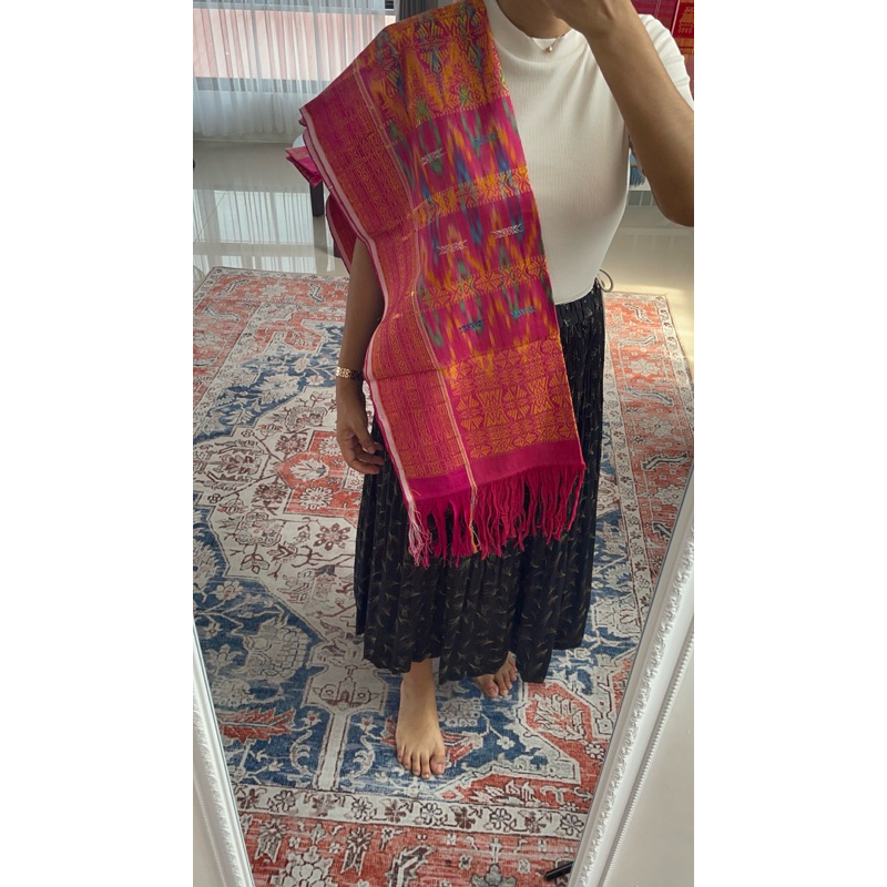 Uis Nipes Karo Bahan Sutra