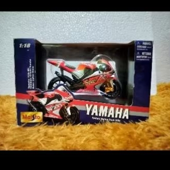 Diecast Yamaha YZR M-1 2004 1:18
