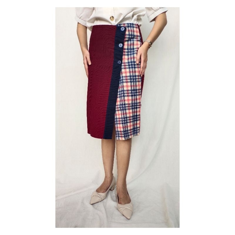 Rok Corduroy Herringbone Kotak Kotak Merah Maroon