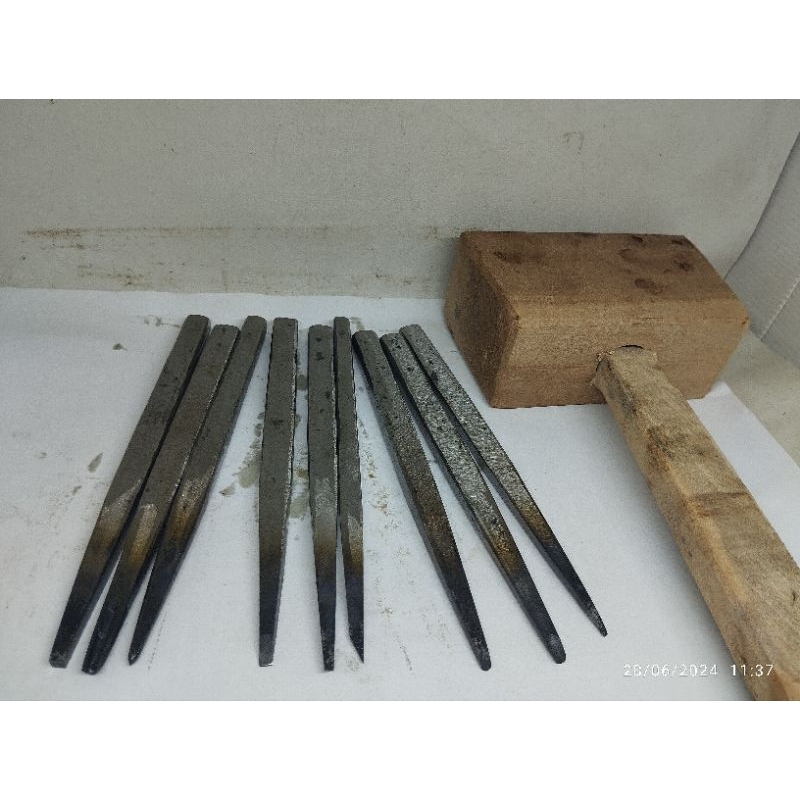 pahat logam plus palu spesial