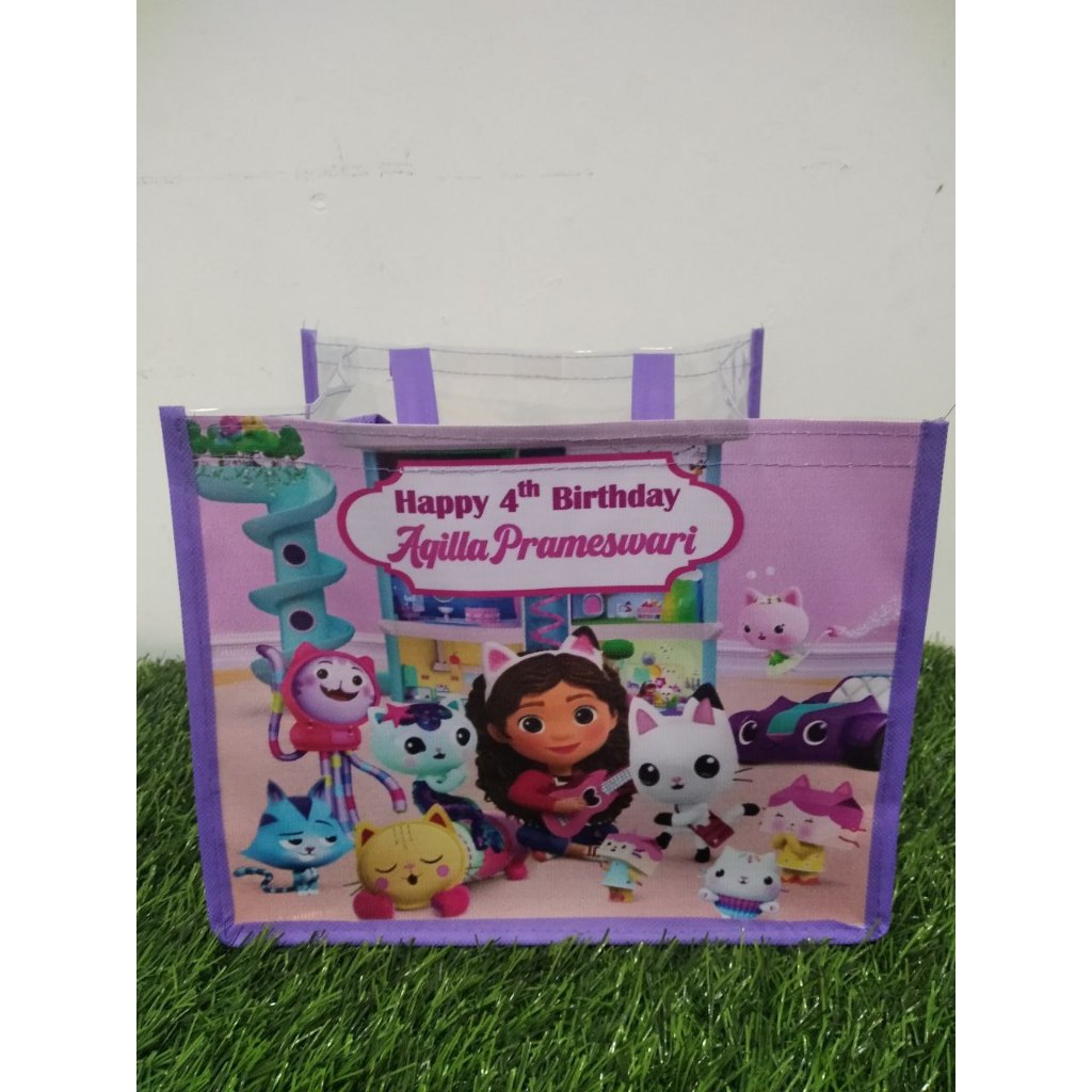

Tas mika/ goodibag souvenir/tas ulang tahun Ukuran 33 x 24 x 25