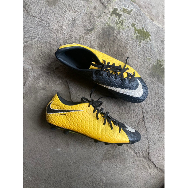 sepatu sepak bola nike second