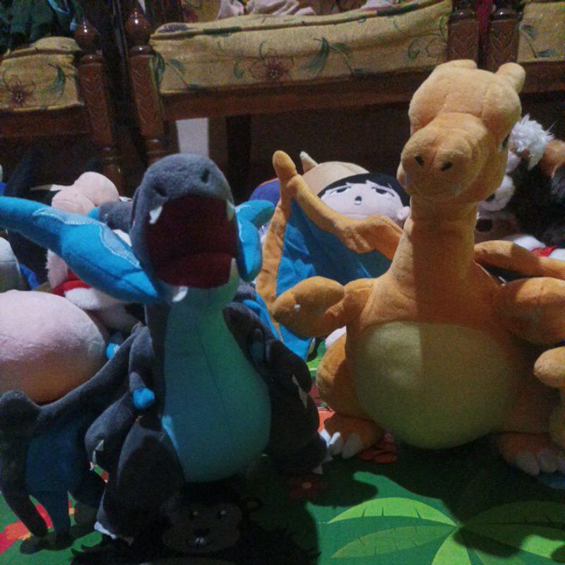 Pokemon Charizard dan Mega Charizard