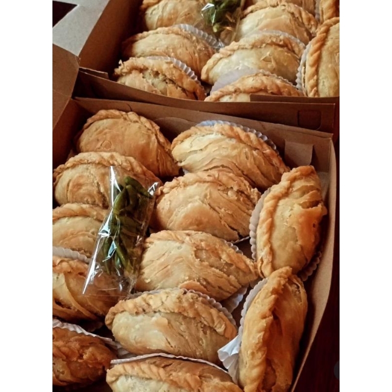 

Karipap isi 10pcs
