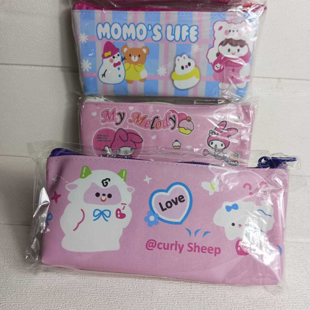 

Tepak / Tempat Pensil Resleting Model Perahu Motif Campur ( RANDOM )