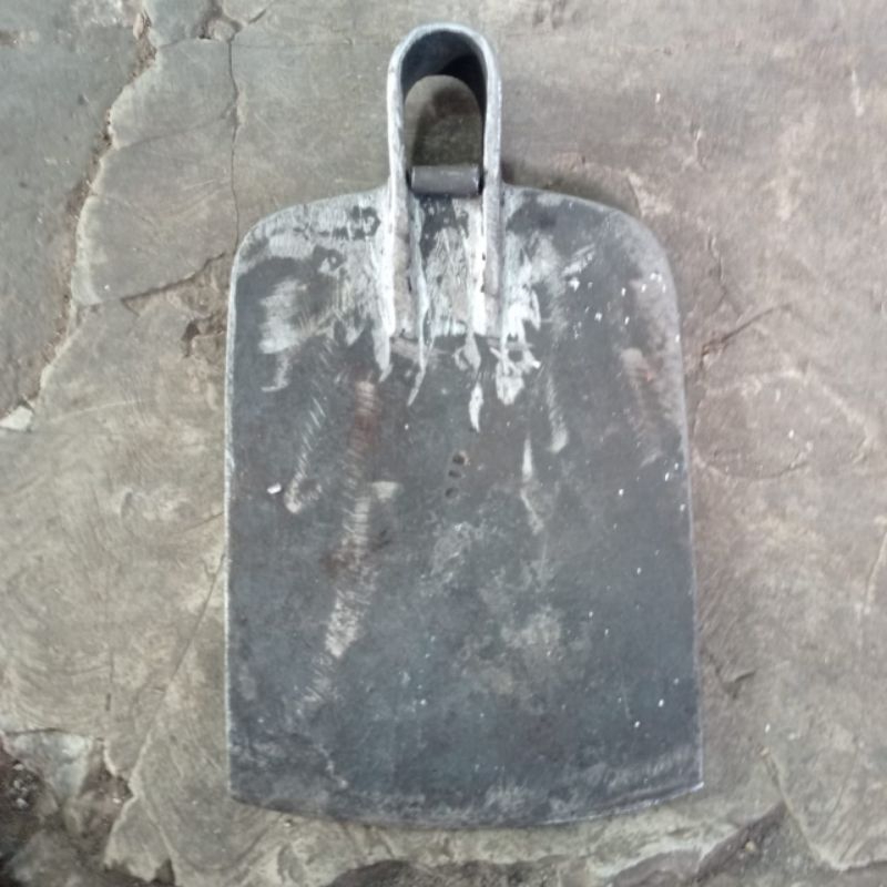 Cangkul capit baja / cangkul tanah anti lengket