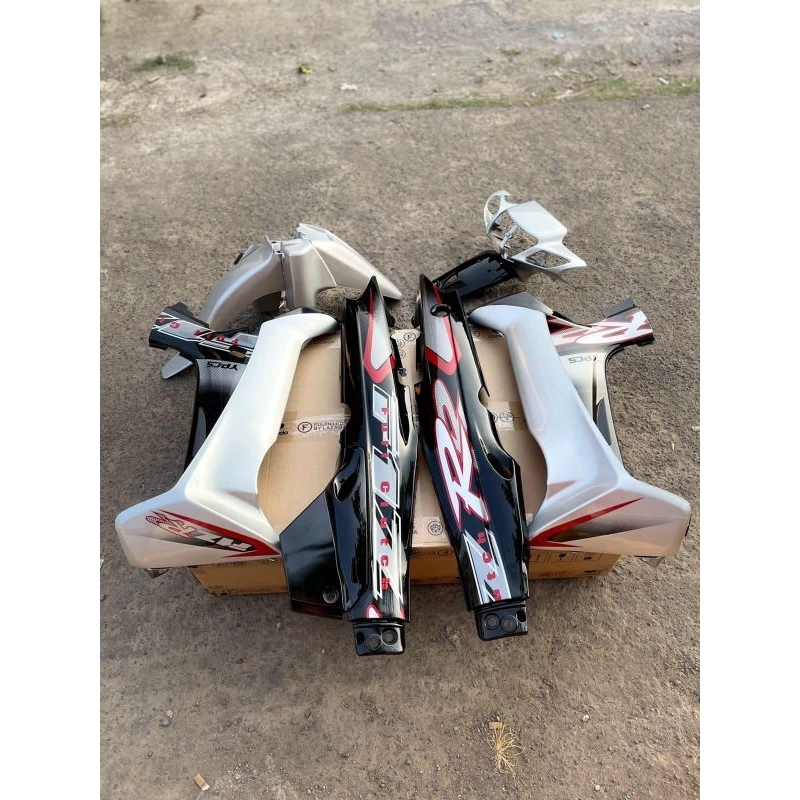 Paket hemat body halus fullset Yamaha fizr hitam silver 2001-2002 body halus fullset Yamaha fizr hit