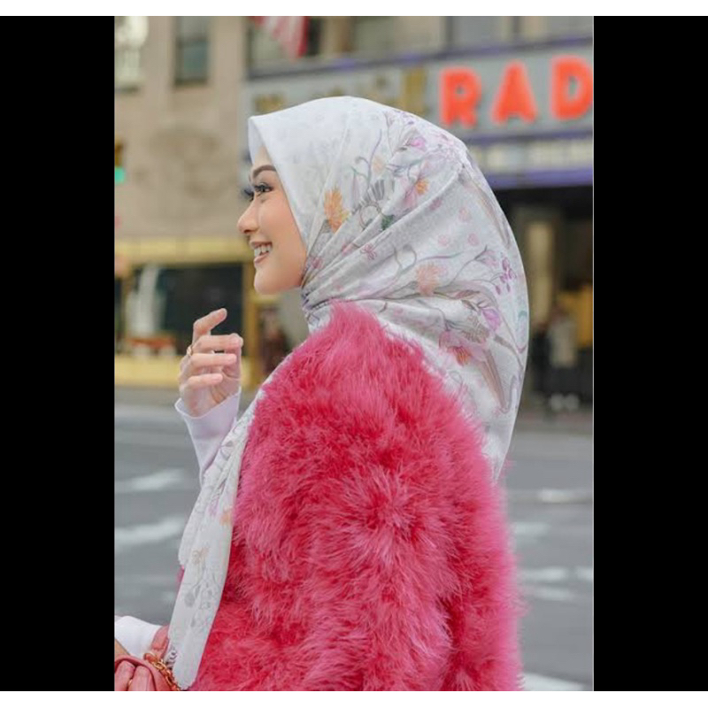 PL LIKE NEW HARPA NADA BY BUTTONSCARVES