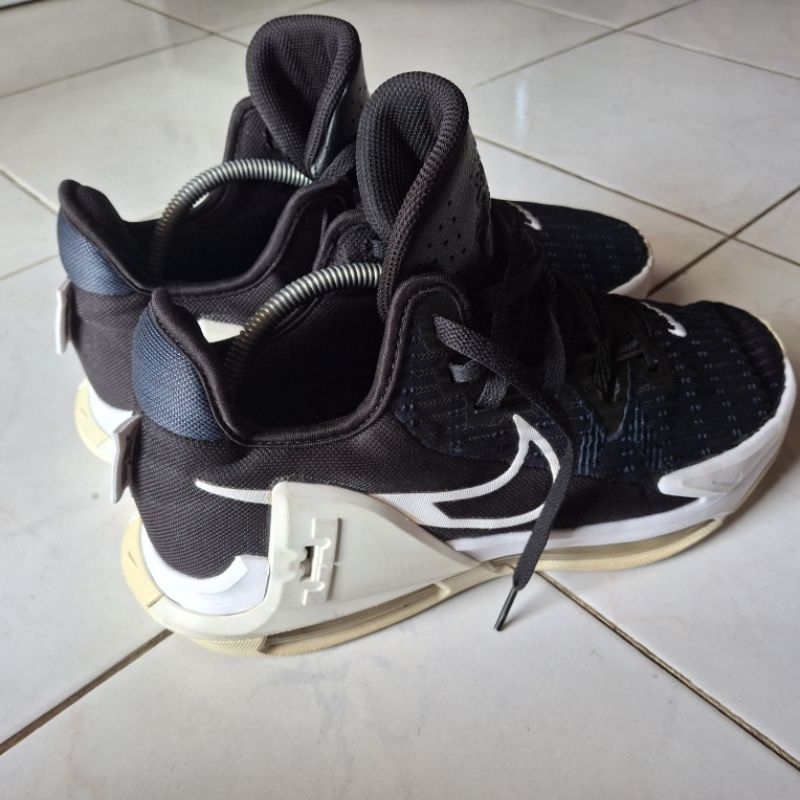 lebron witness size 44 kondisi mantap