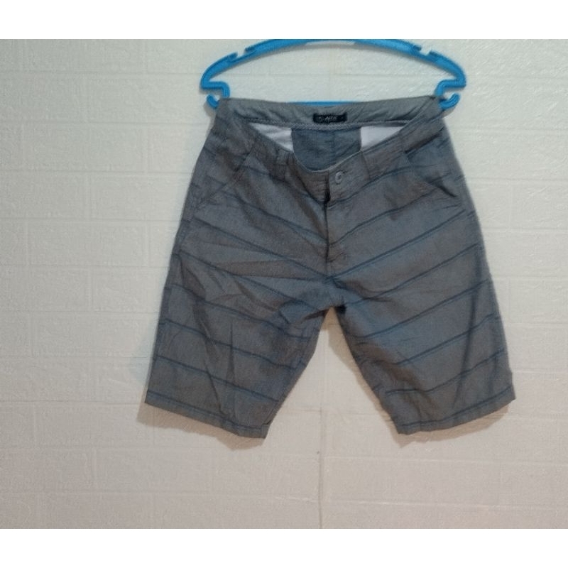 PRELOVED ALTIC OUTFITTERS ORI CELANA PENDEK GARIS2 ABU (No 30) (LP=80cm x T=55cm)