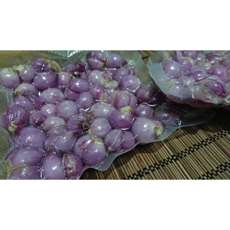 

BAWANG MERAH BREBES KUPAS FRESH 500 gr BESAAAAR cm (KEMASAN VACUUM)