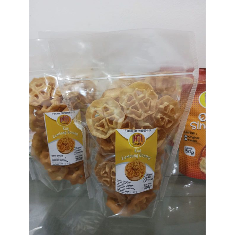 

kue kembang goyang
