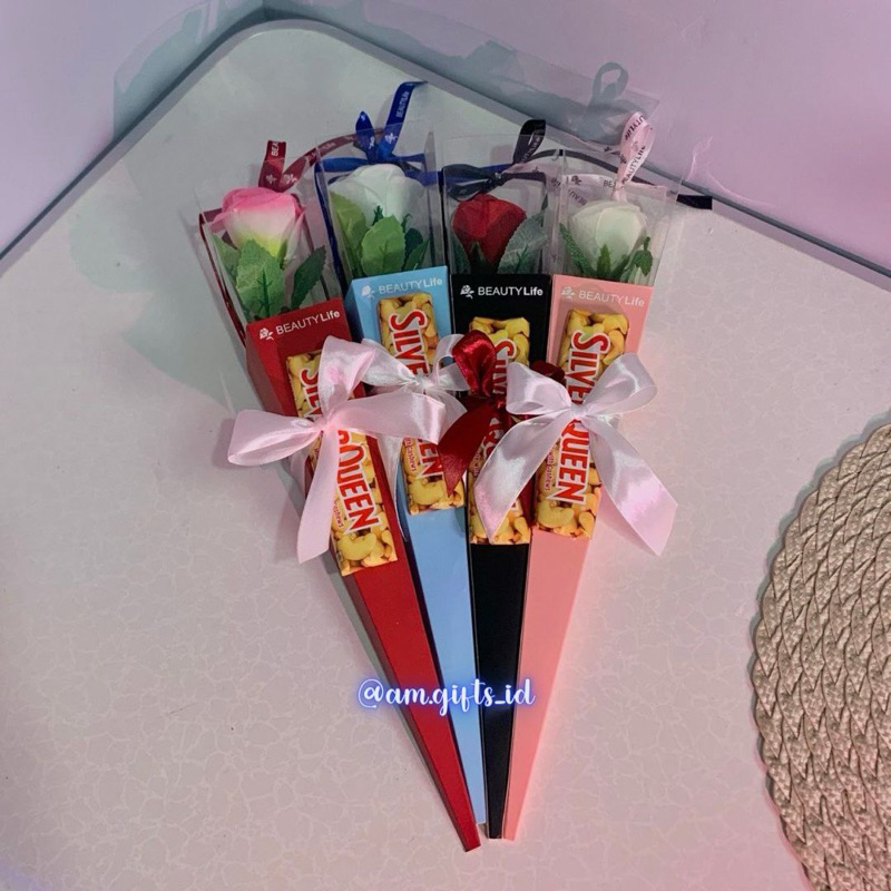 

ROSE BOX WITH COKLAT SINGLE ROSE BOX KADO BIRTHDAY KADO ULANG TAHUN