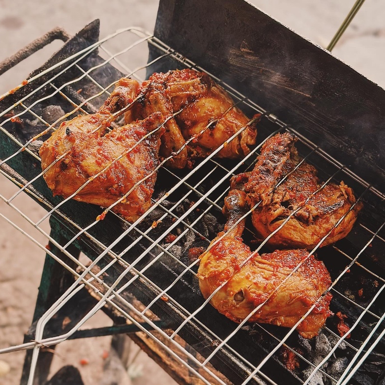 

Ayam Bakar Taliwang khas lombok fresh dibakar tiap hari 1 ekor potong 4