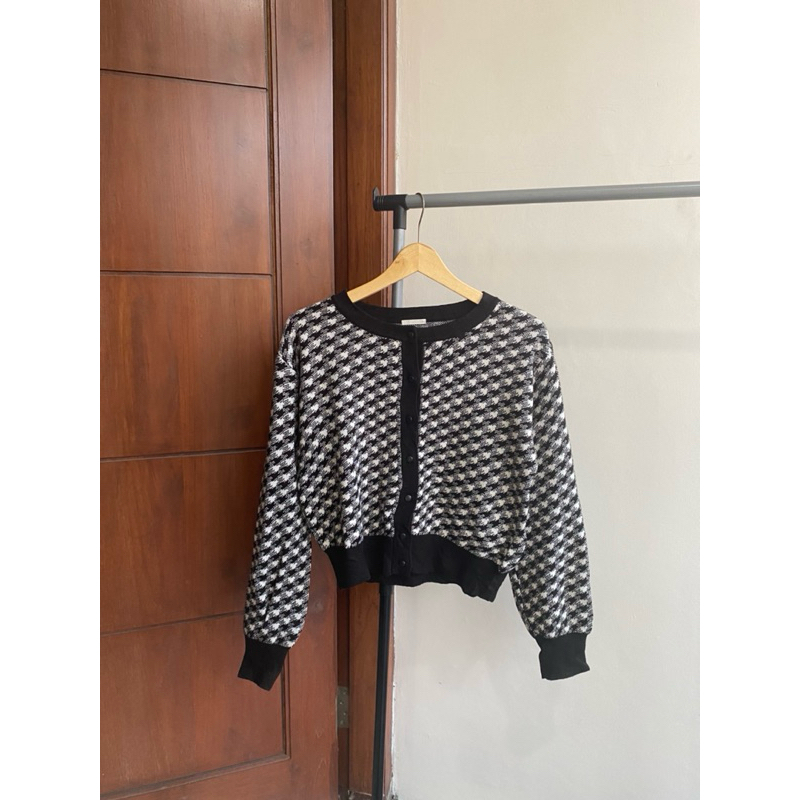 GU UNIQLO houndstooth knit cardigan - cardigan rajut motif houndstooth - cardigan crop lengan balon