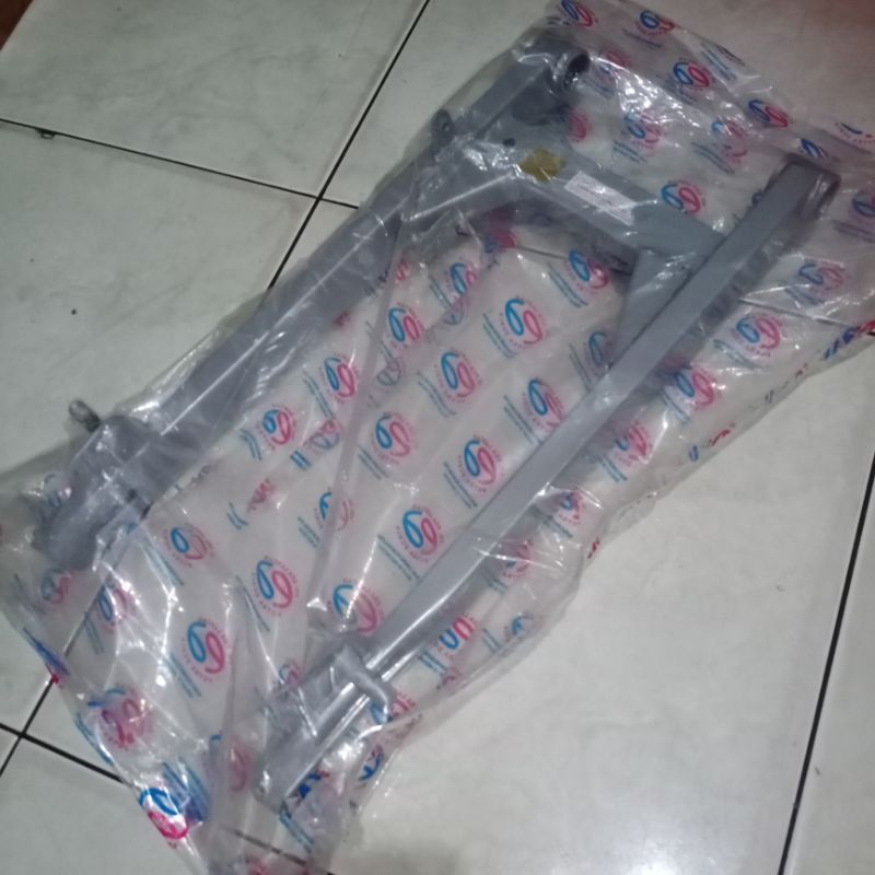 Swingarm Garpu Honda Revo Lama sampan 100cc 2007-08/Supra Fit New/Fit X Silver Tebal Merk Putra Duni