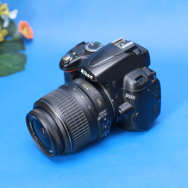 NIKON D5000 Lensa Kit 18-55mm Kamera DSLR Bergaransi Original
