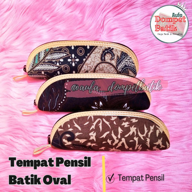 

Souvenir Tempat Pensil Batik Oval Ukuran 19 × 7 cm