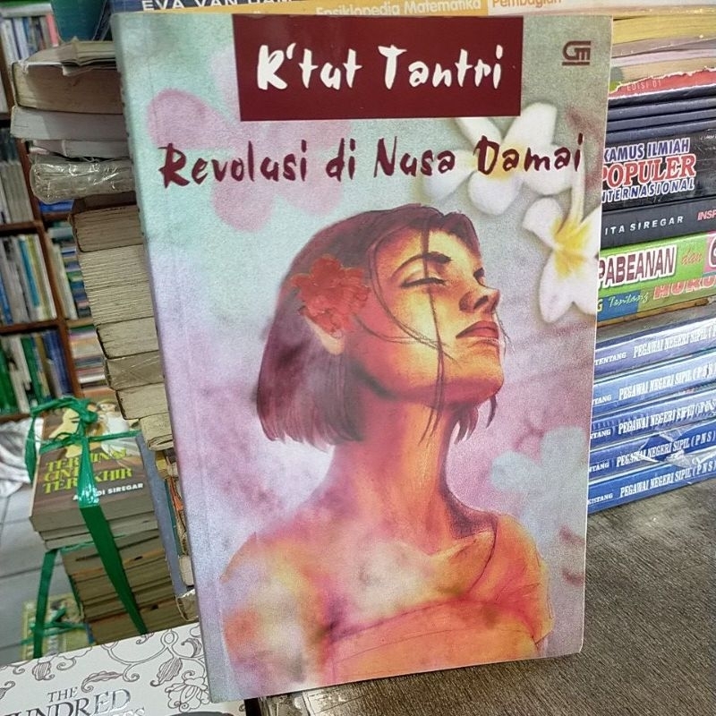 Buku original Revolusi di Nusa Damai