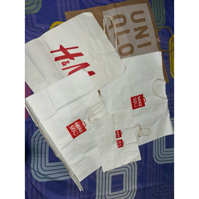 

PAPERBAG UNIQLO H&M MINISO Defect Item Size LARGE BAYAR 1 DAPAT 5