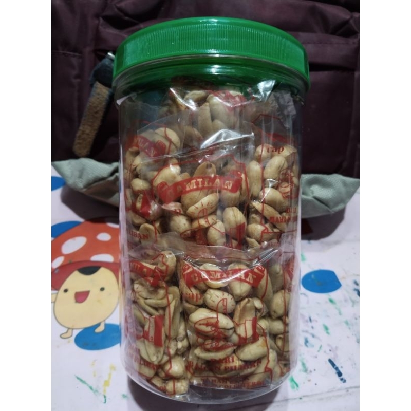 

kacang goreng, kacang telur