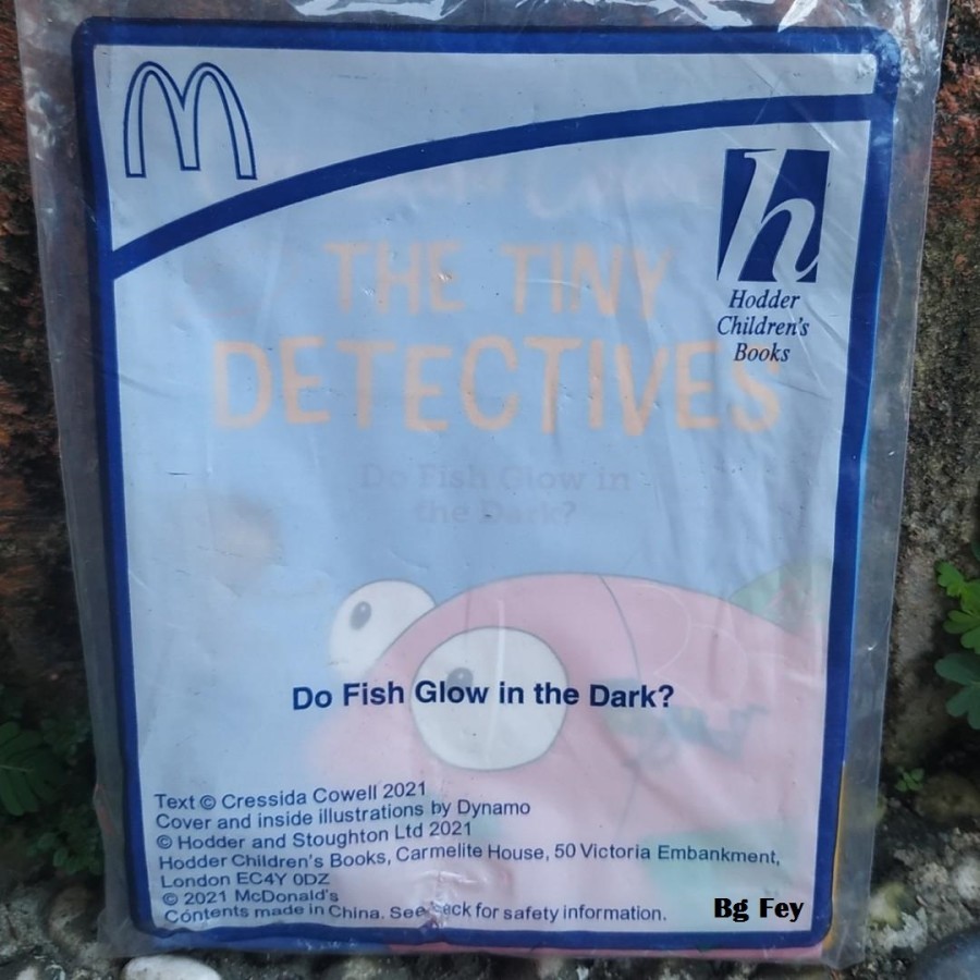 Mc Donald Book 2021 - The Tiny Detectives - Do Fish Glow In The Dark ?
