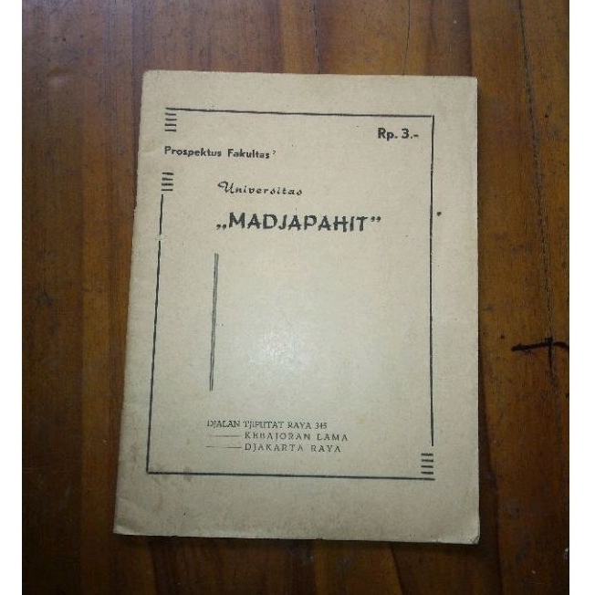 Buku jadul Th 1957 prospektus Universitas Madjapahit