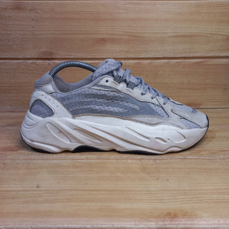 Yeezy 700 V2 Static Reflektif