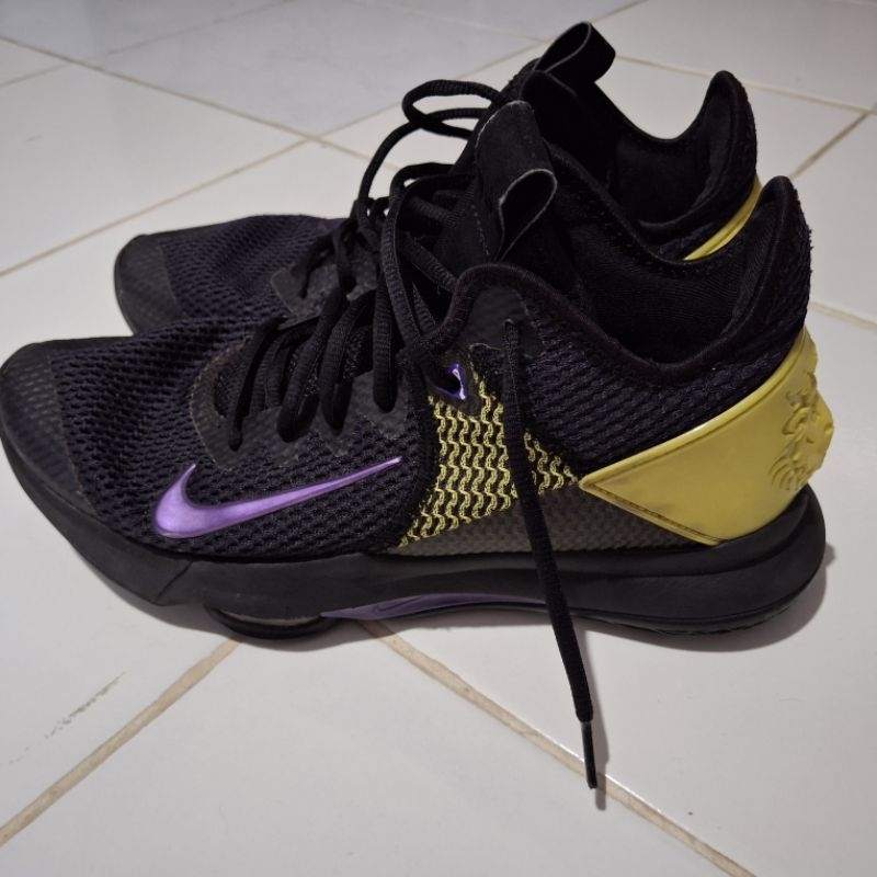 Sepatu Basket lebron witness 4 size 44 original