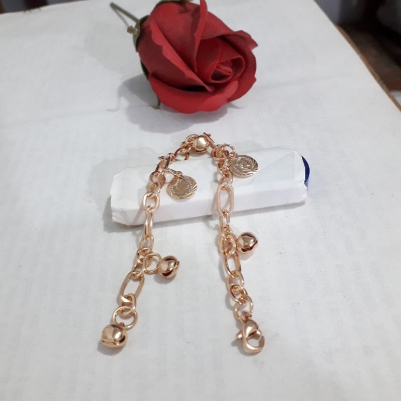 Gelang tangan motif koin kecil ada lonceng warna emas dewasa.