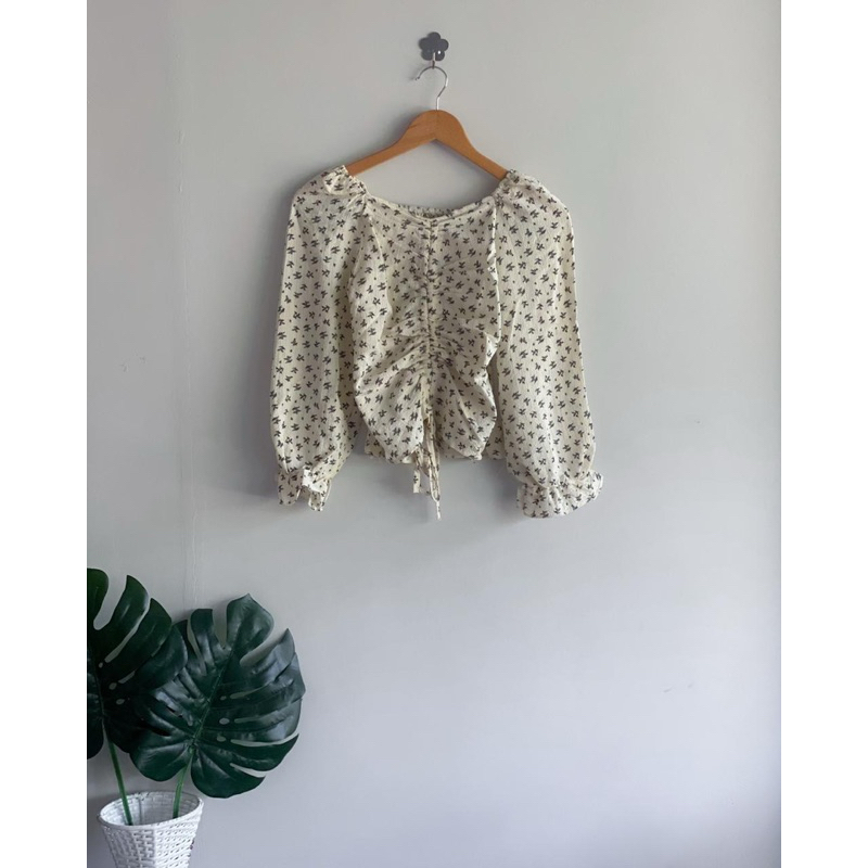 blouse crop motif bunga serut putih