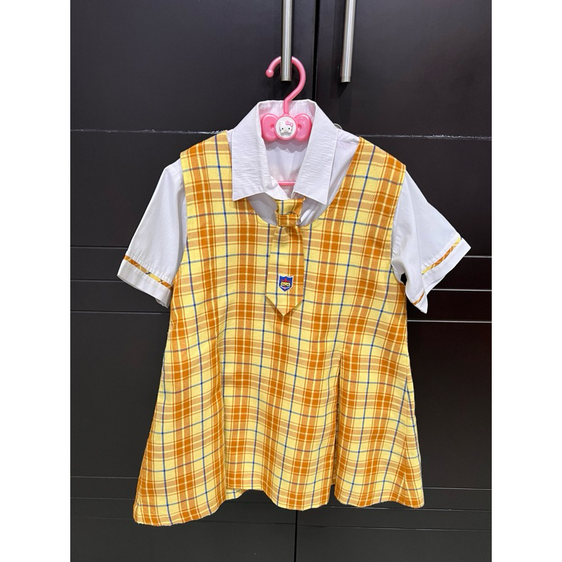 Preloved Seragam kotak kuning TKK Penabur size M