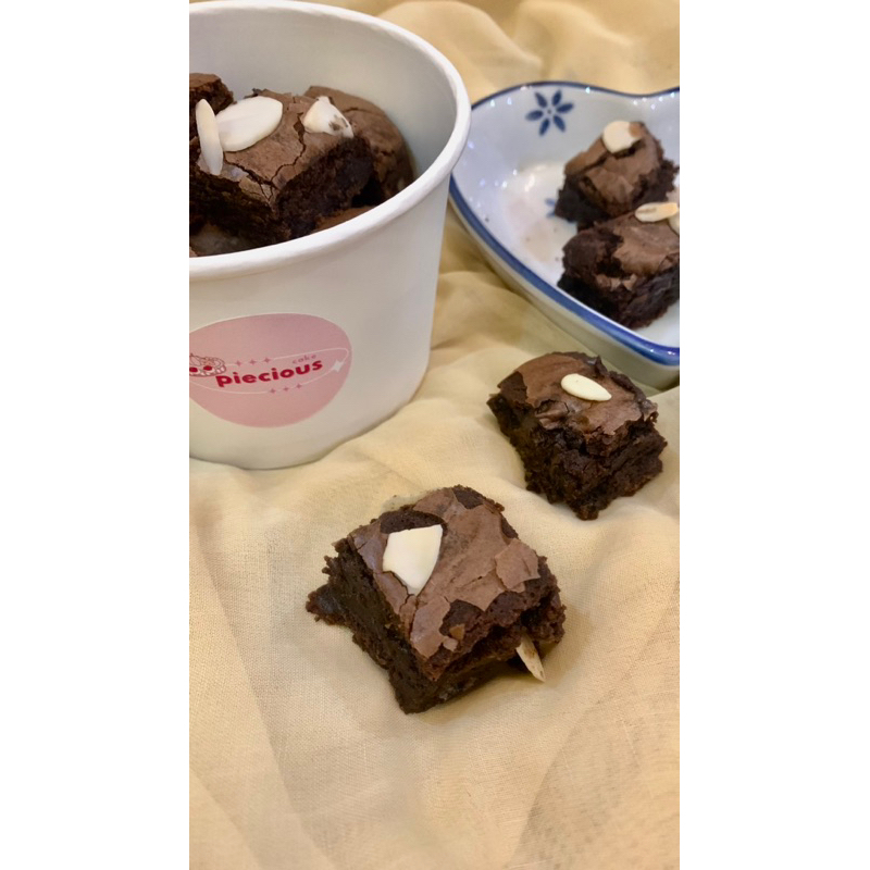 

brownis bites almond