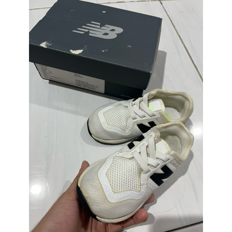 NEW BALANCE SHOES ANAK ORI size8/25