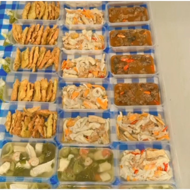 

Catering Bulanan 3 macam menu bebas pilih, untuk 4 orang makan, tanpa nasi, sangat lezat dan bergizi, pengiriman senin-jumat, bisa catering harian dan mingguan.