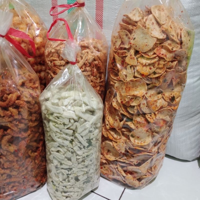 

cemilan kerupuk asin pedas