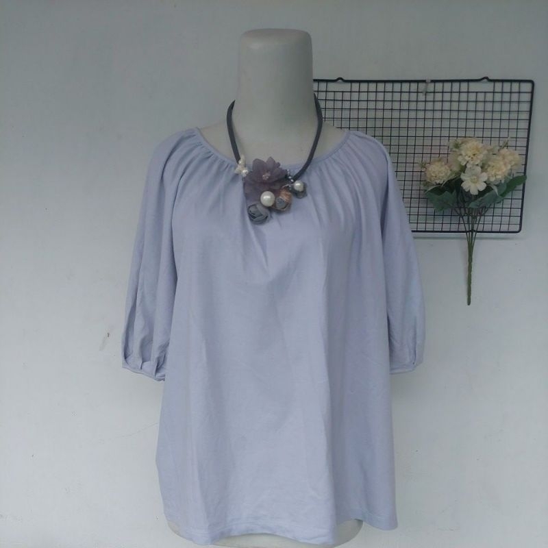 blouse / kaos UNIQLO preloved