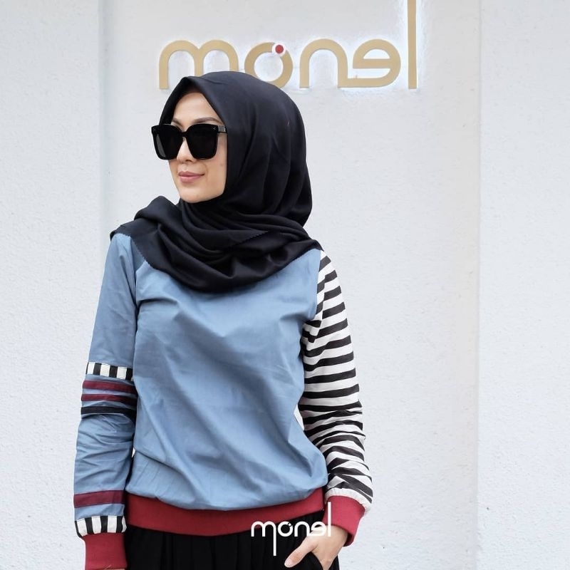 Preloved Sweet Shirt Darlene Monel Atasan Kaos Wanita Size S saja