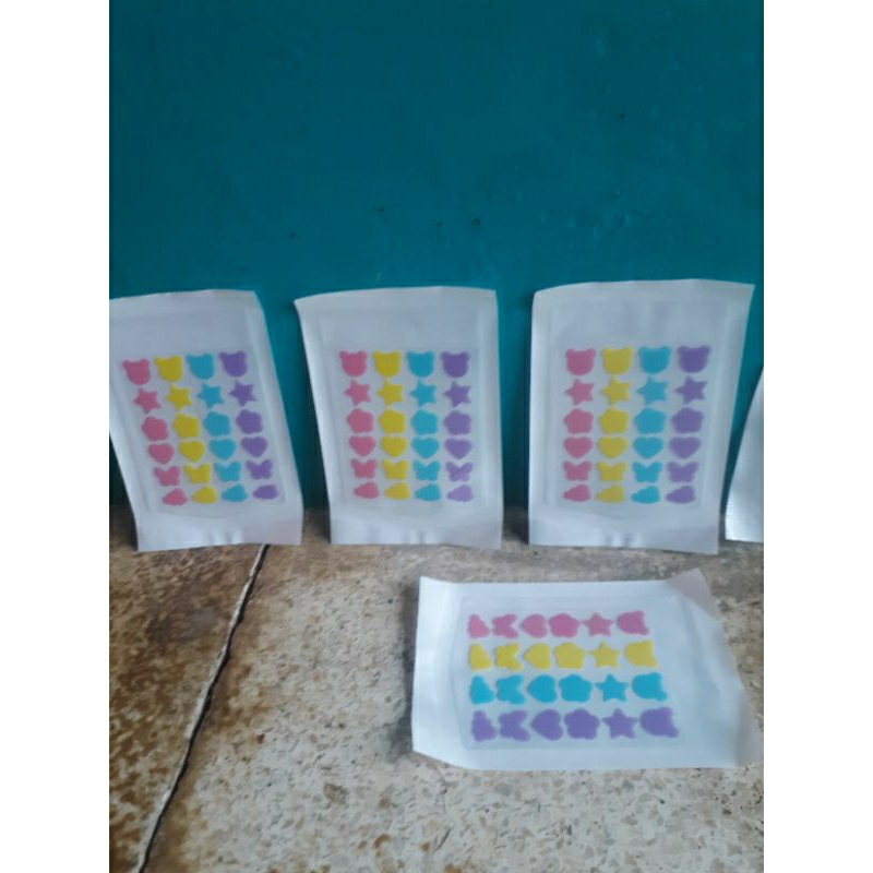 

5 lembar stiker jerawat/acne face karakter lucu