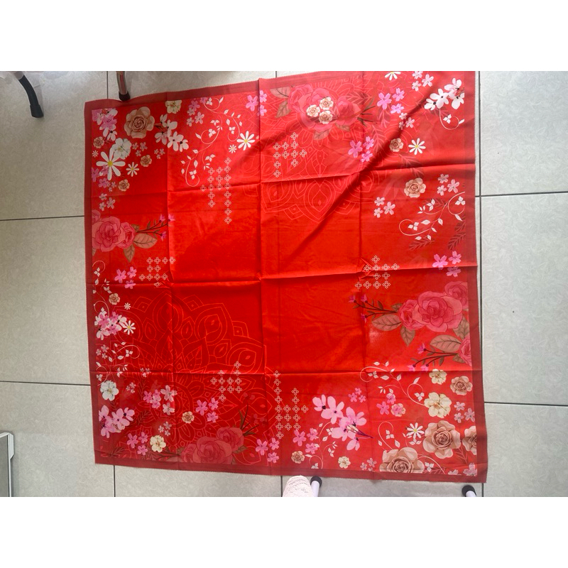 Hijab Merah motif Bunga