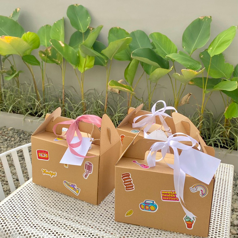 

Gable Box Hampers | Gift Box Graduation/Birthday | Acara Bungkus kado Murah aestetik viral unik (ONLY BOX/ INCLUDE SNACK)