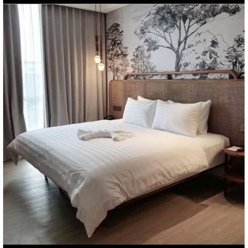 QUIL COVER/DUVET COVER SALUR PUTIH KATUN DOBBY TC 300