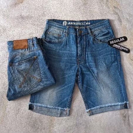 celana pendek Juice Ematic original - size 32
