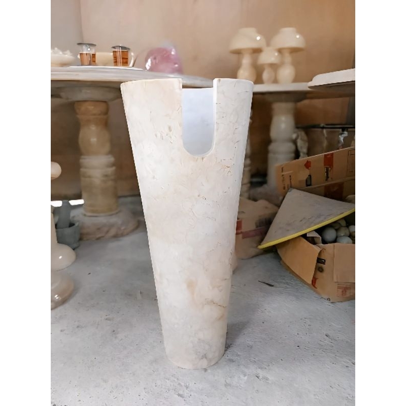 Pedestal atau Dudukan Wastafel Marmer Utuh